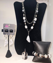 Load image into Gallery viewer, Simply Santa Fe October 2023 Paparazzi Accessories