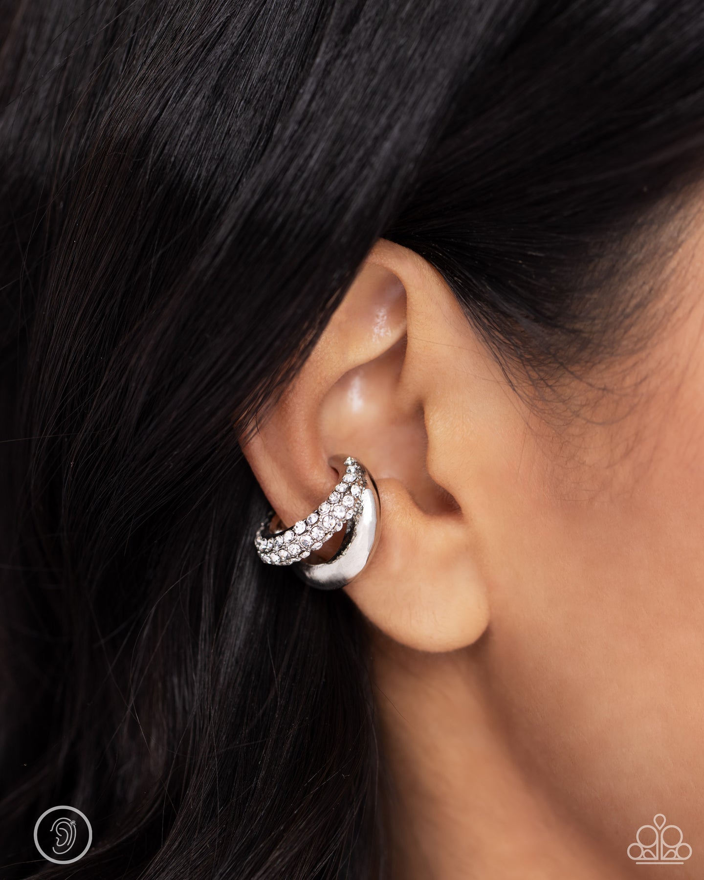 Sizzling Spotlight - White Paparazzi Accessories