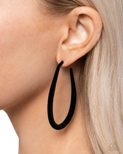 The Right Angle - Black Paparazzi Accessories