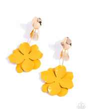 Load image into Gallery viewer, Malibu Moderato - Gold Paparazzi Accessories
