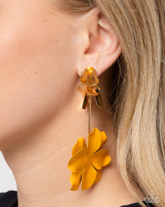 Malibu Moderato - Gold Paparazzi Accessories