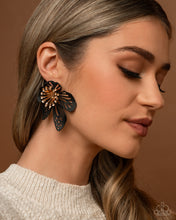 Load image into Gallery viewer, Wonderland Wallflower - Black Paparazzi Accessories
