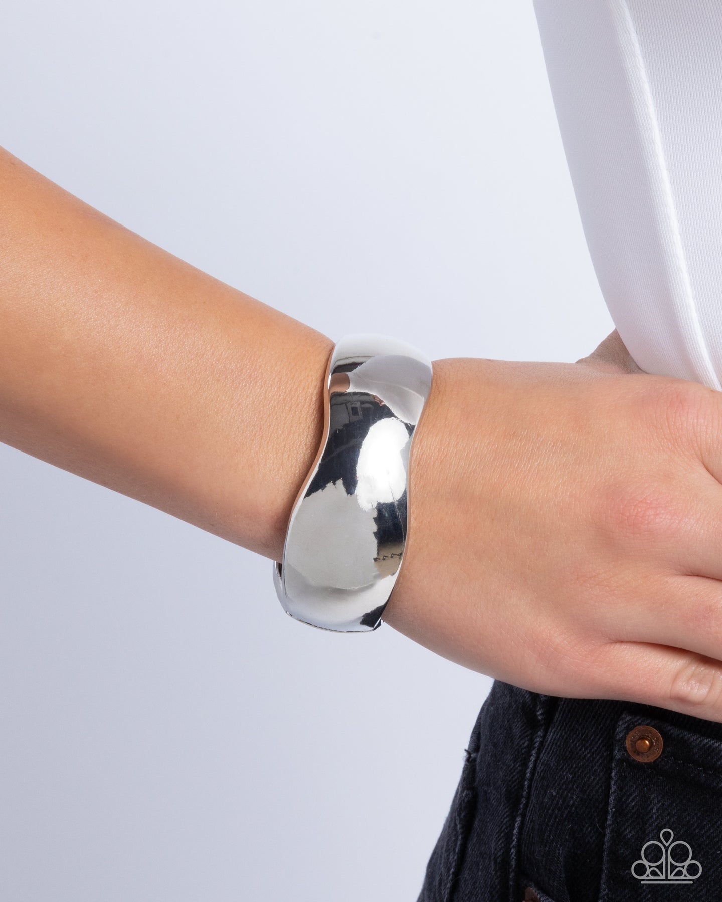 Curved Confident - Silver Paparazzi Accessories