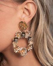 Load image into Gallery viewer, Graceful Garden - Gold Paparazzi Accessories
