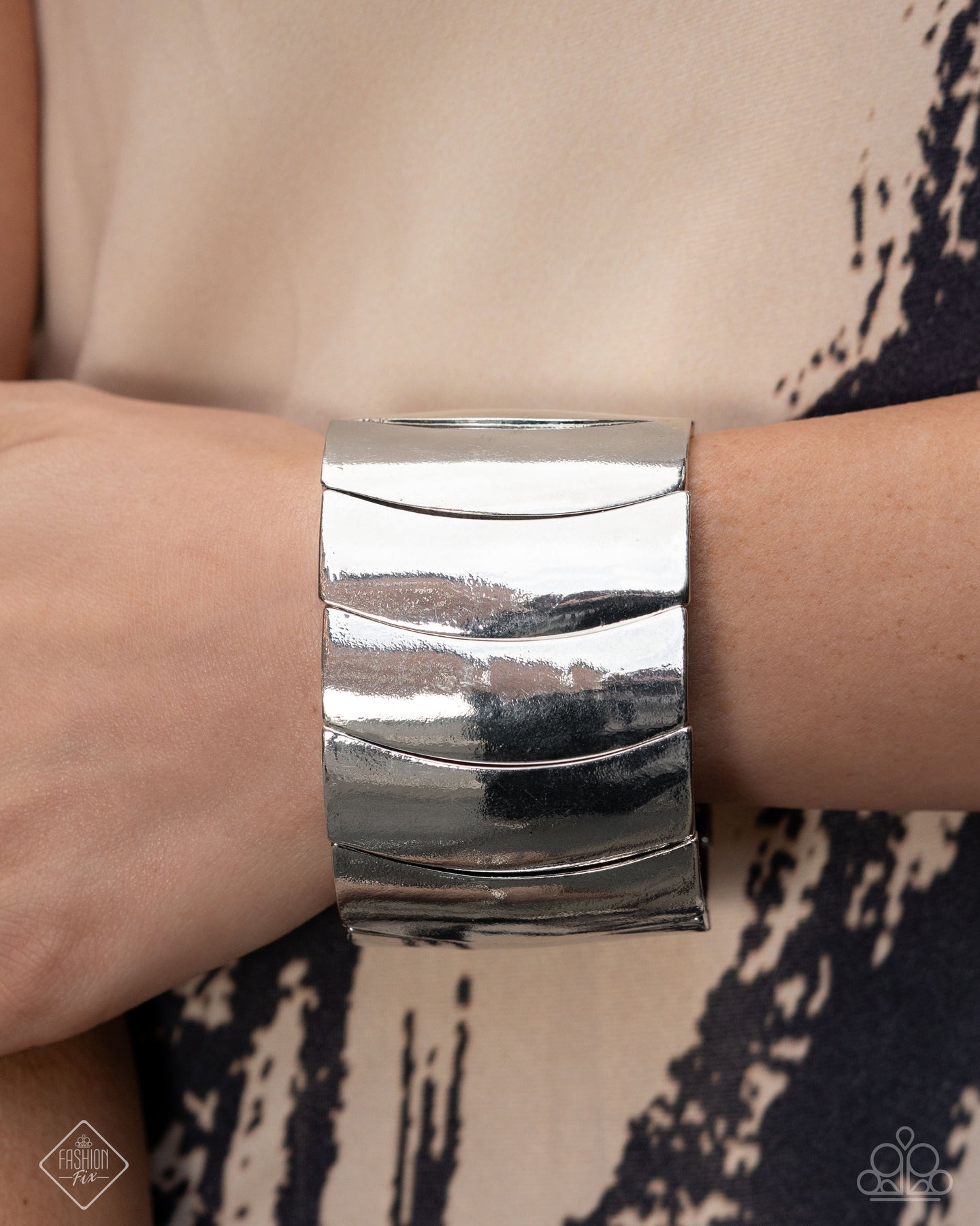 Crusading Celebrity - Silver Paparazzi Accessories