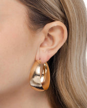 Load image into Gallery viewer, Subtle Sheen - Gold Paparazzi Accessories
