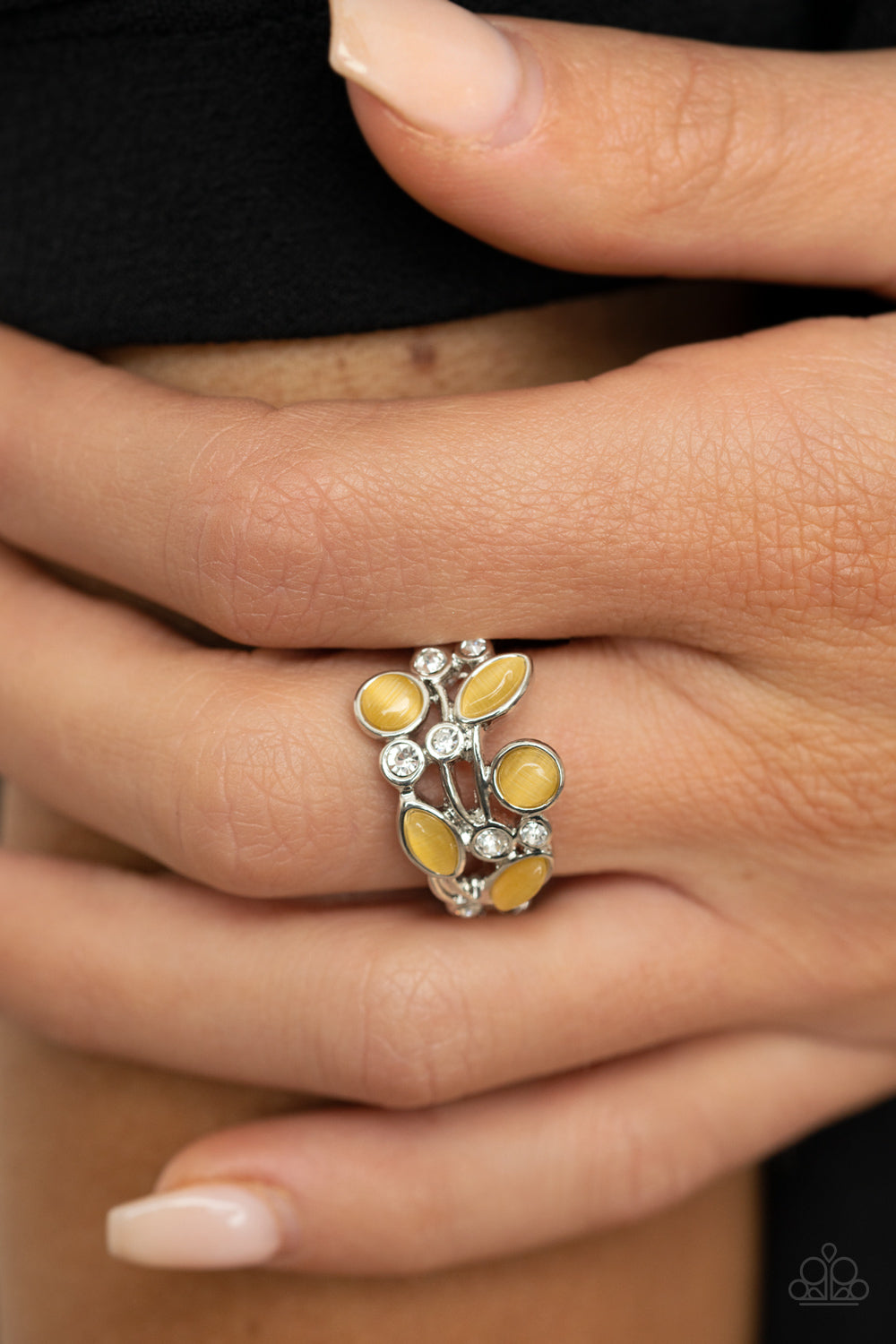 Leafy Luster - Yellow - VJ Bedazzled Jewelry