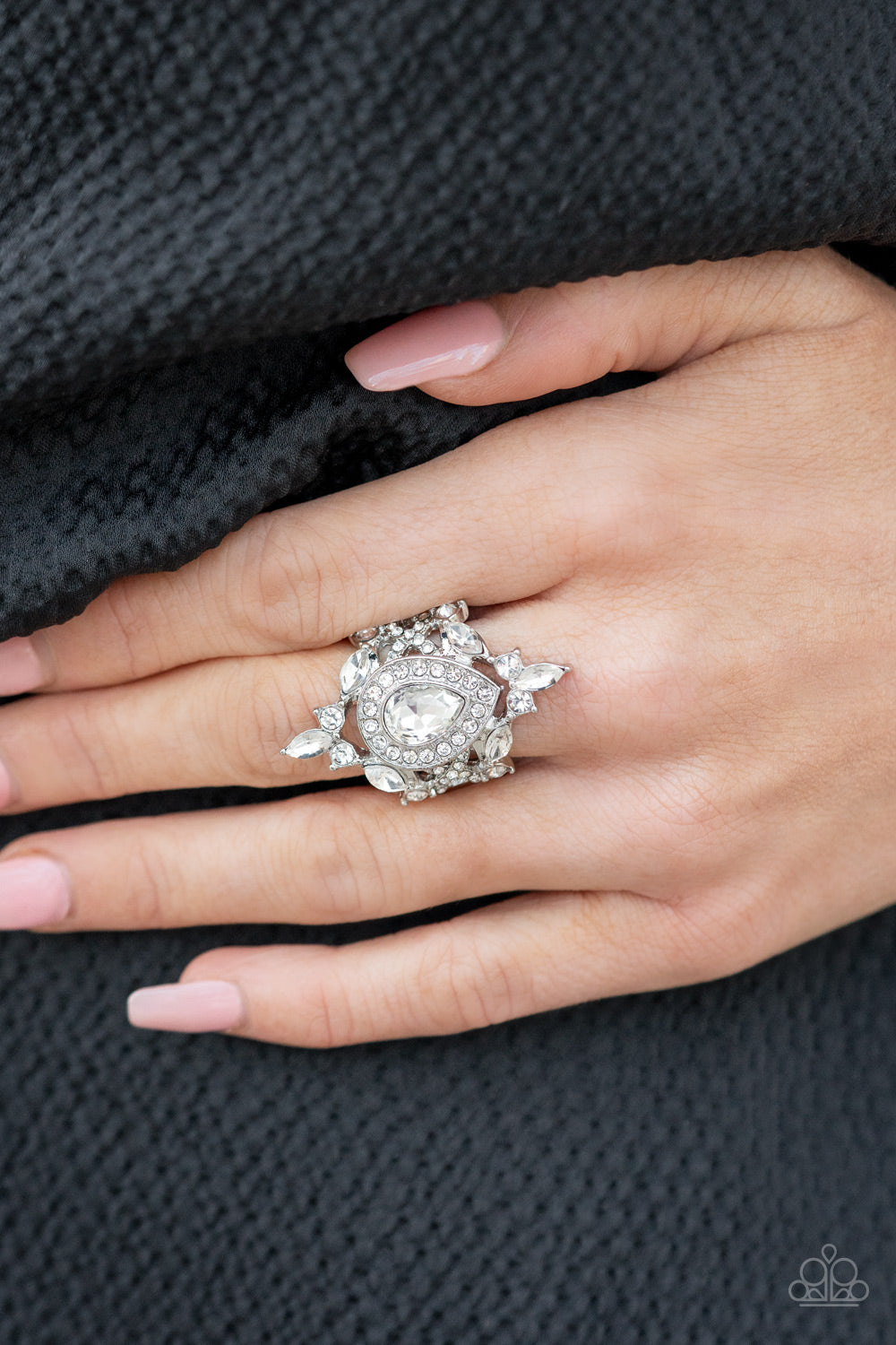 Mega stardom - white - VJ Bedazzled Jewelry