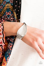 Load image into Gallery viewer, Retro Reflection - VJ Bedazzled Jewelry

