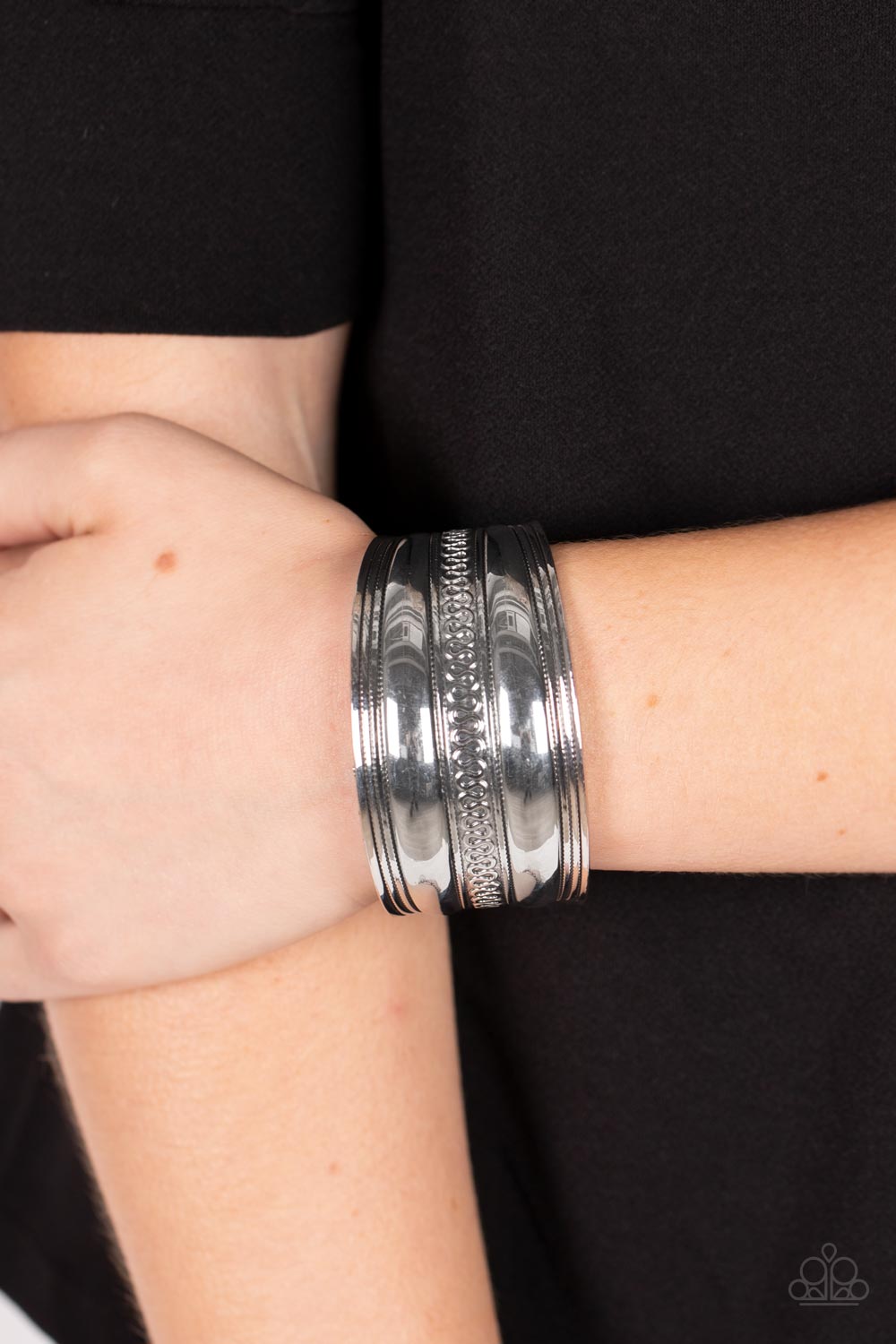 Egyptian Essence - Silver - VJ Bedazzled Jewelry