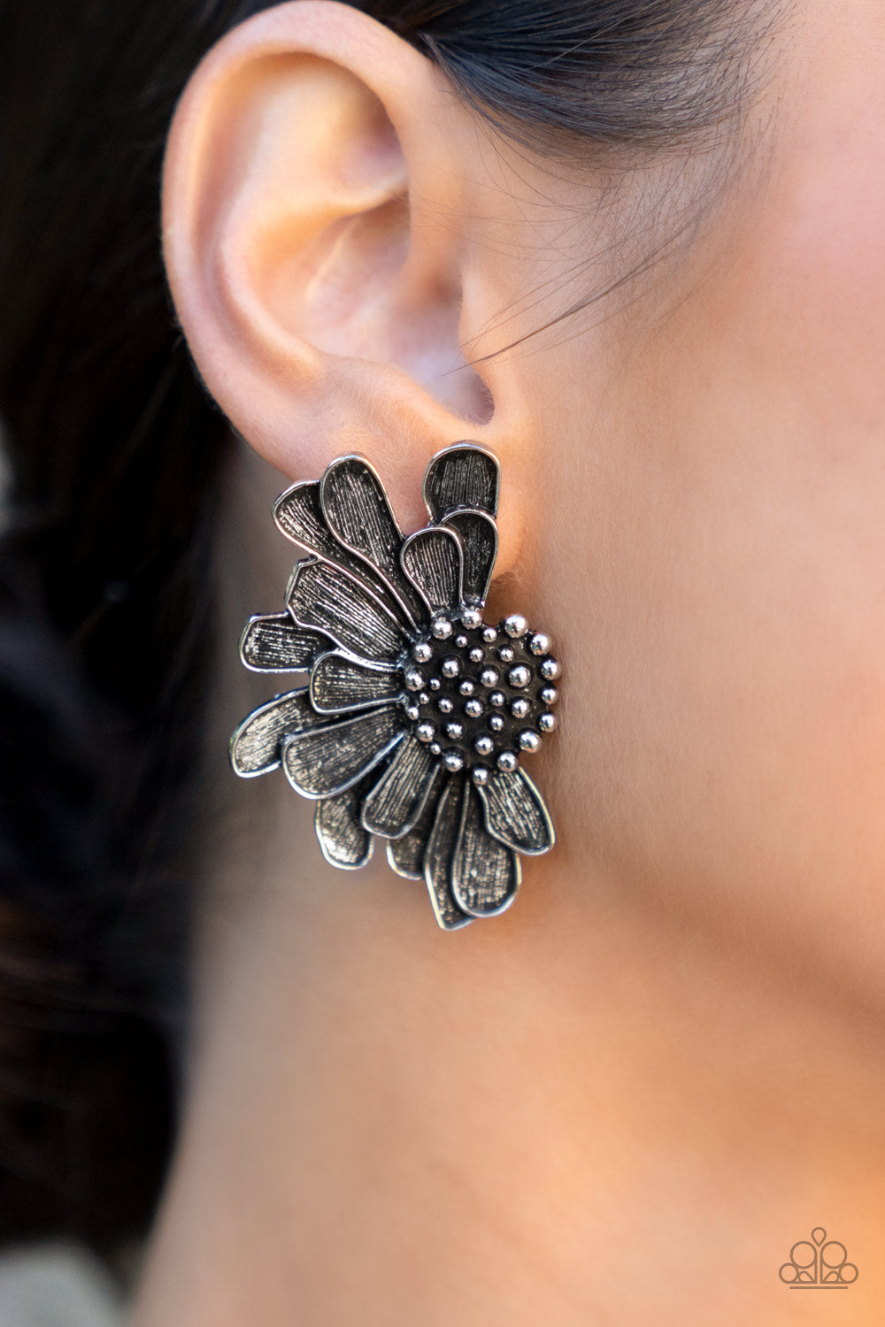 Farmstead Meadow - Silver - VJ Bedazzled Jewelry