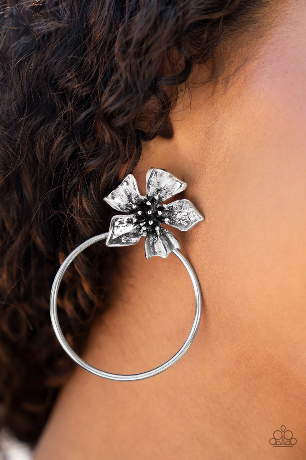 Buttercup Bliss - Silver - VJ Bedazzled Jewelry