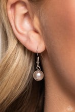 Load image into Gallery viewer, Manhattan Mogul - Multi Paparazzi Accessories
