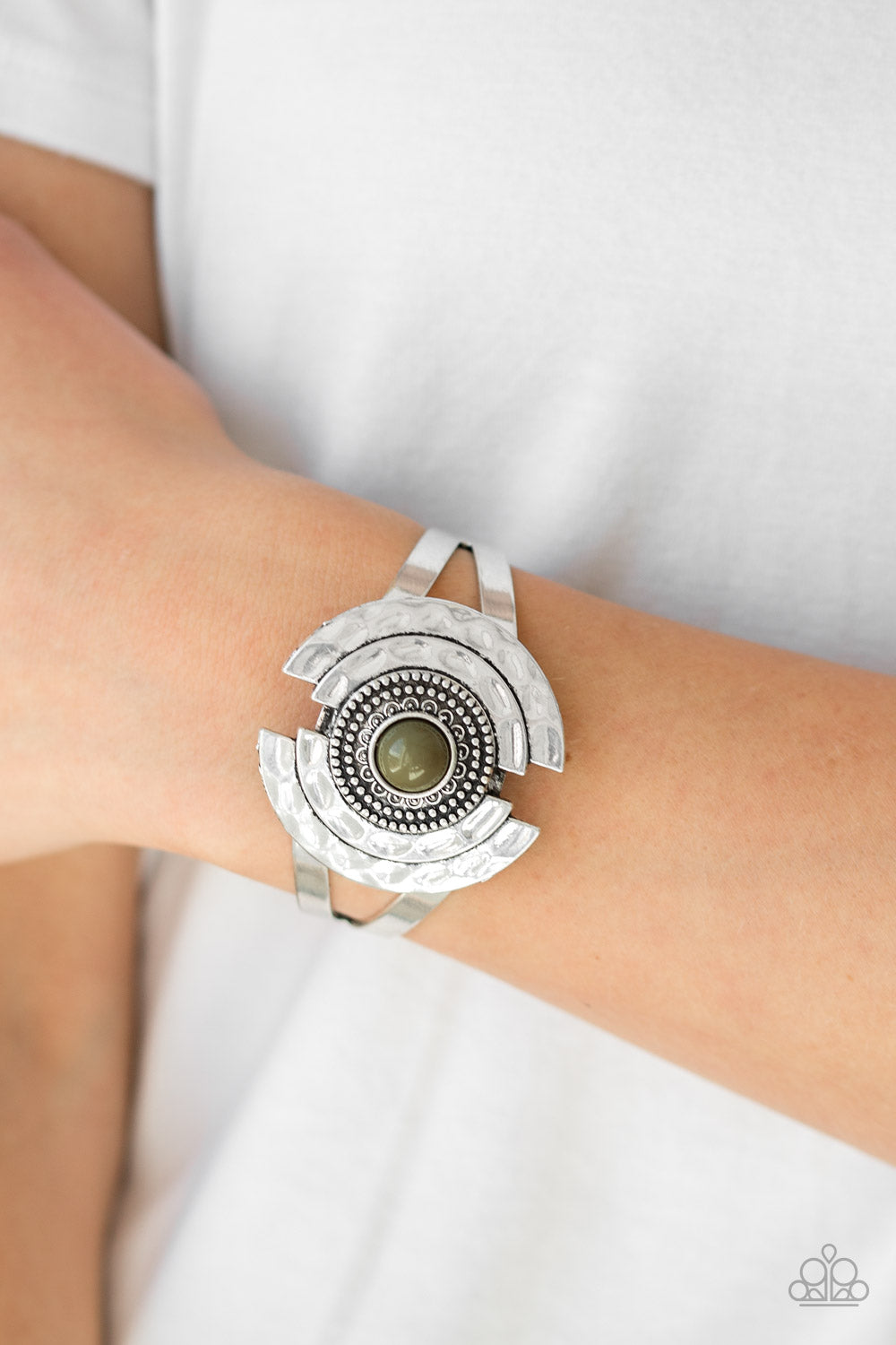 Incredibly indi green - VJ Bedazzled Jewelry