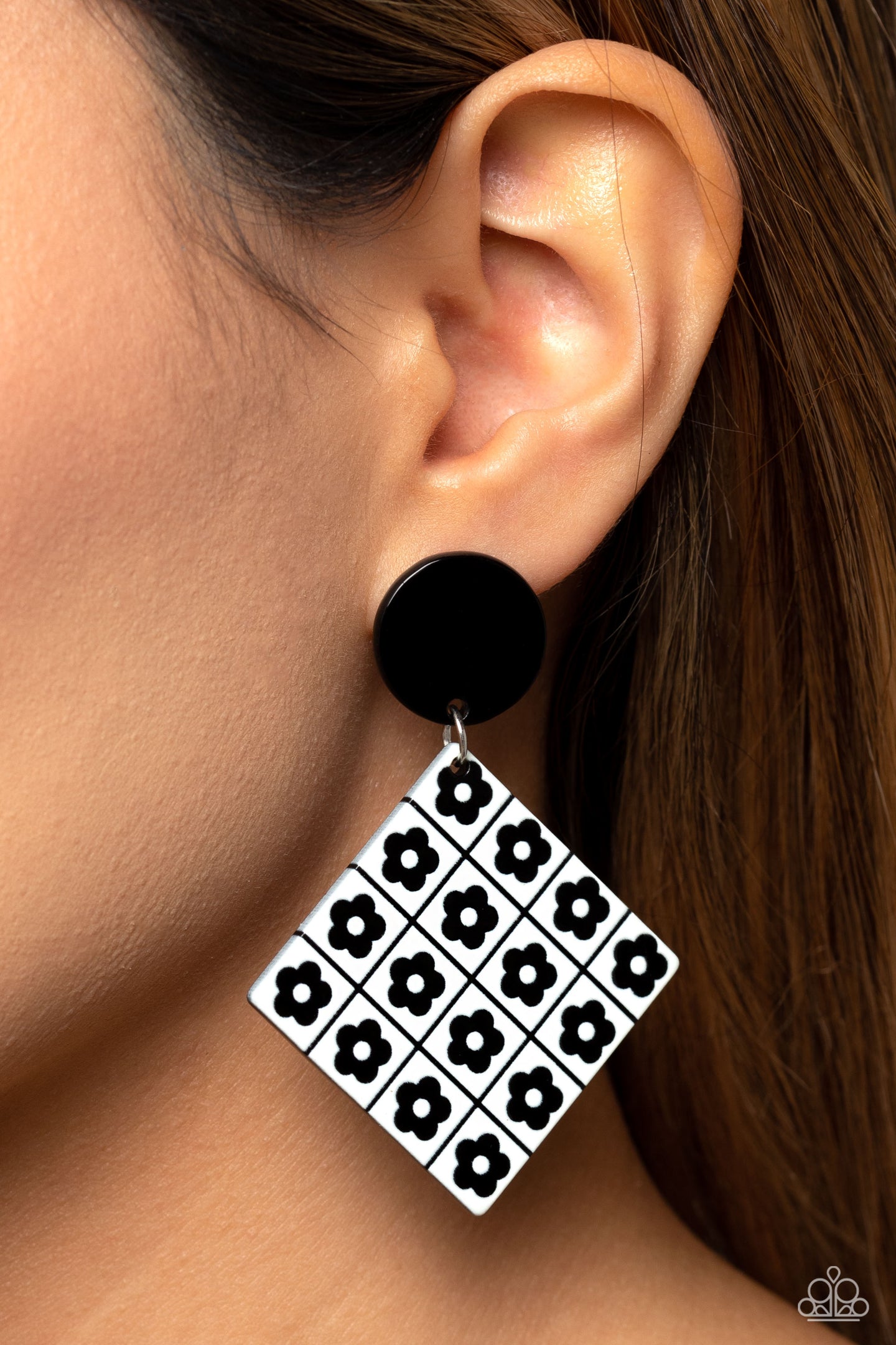 Vintage Vaudeville - Black - Paparazzi Accessories - VJ Bedazzled Jewelry