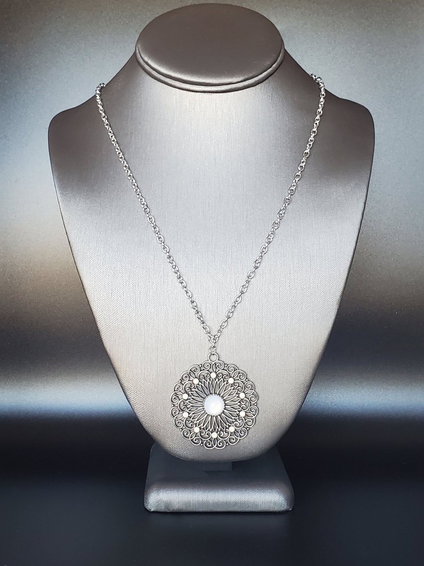 PAPARAZZI OPAL GARDENS - WHITE - VJ Bedazzled Jewelry