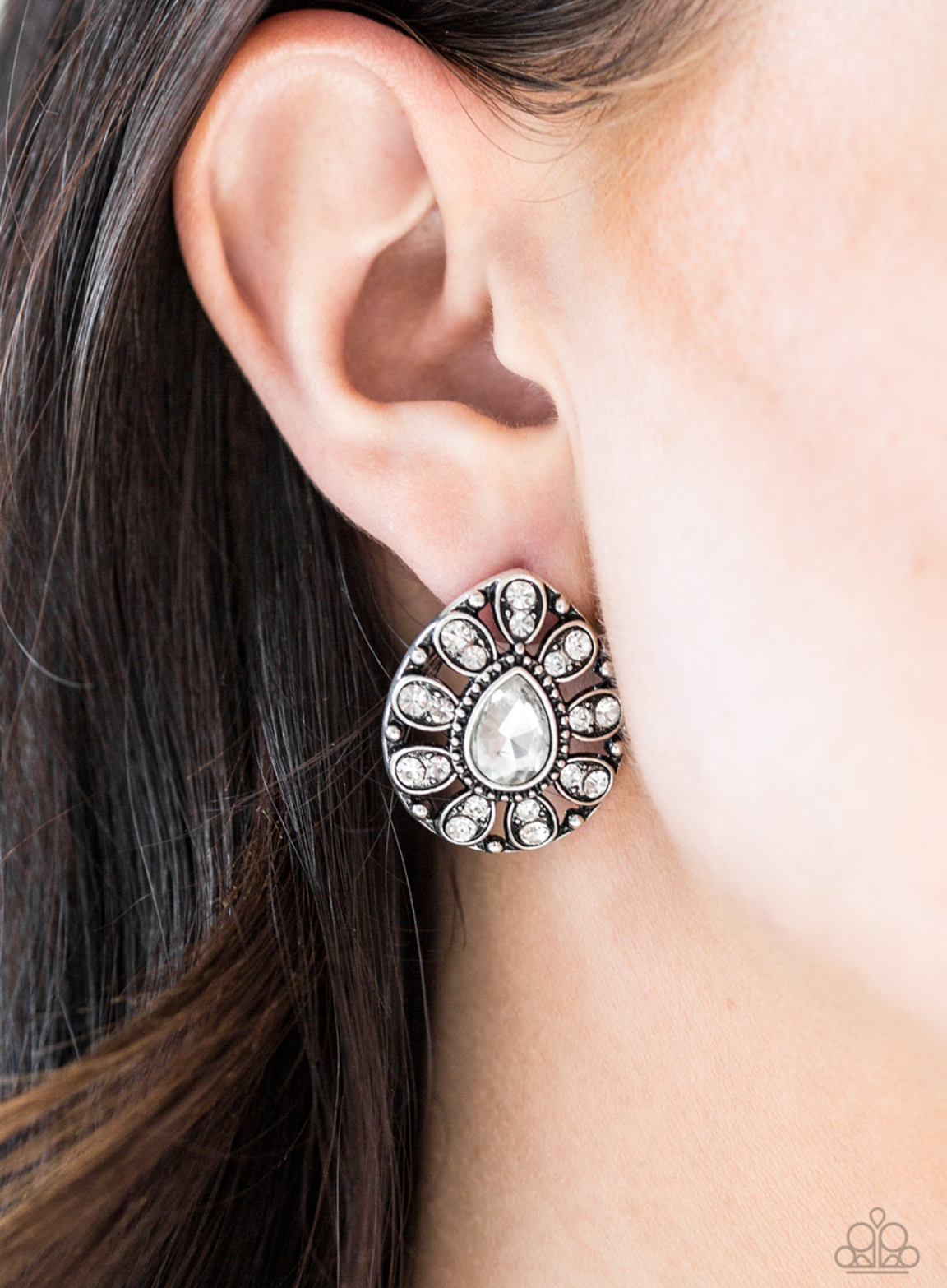 Treasure Retreat - White - VJ Bedazzled Jewelry