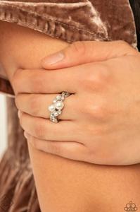 Avant-vintage white - VJ Bedazzled Jewelry