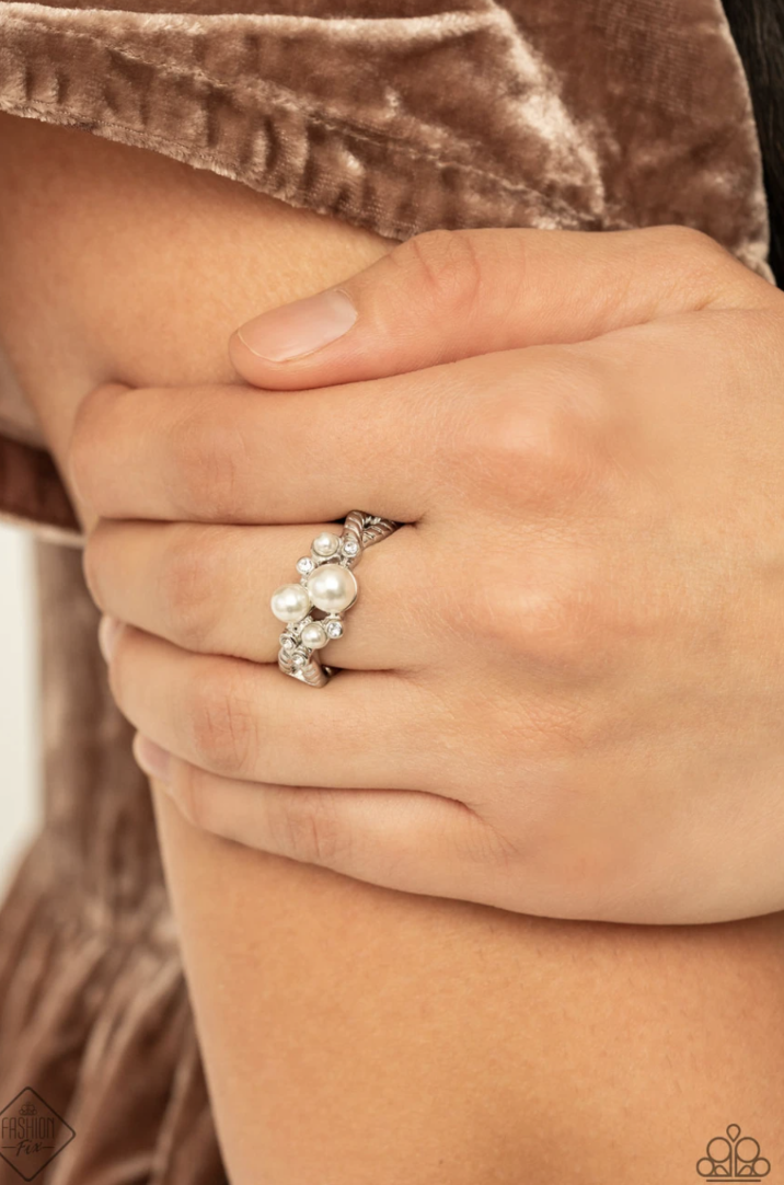 Avant-vintage white - VJ Bedazzled Jewelry
