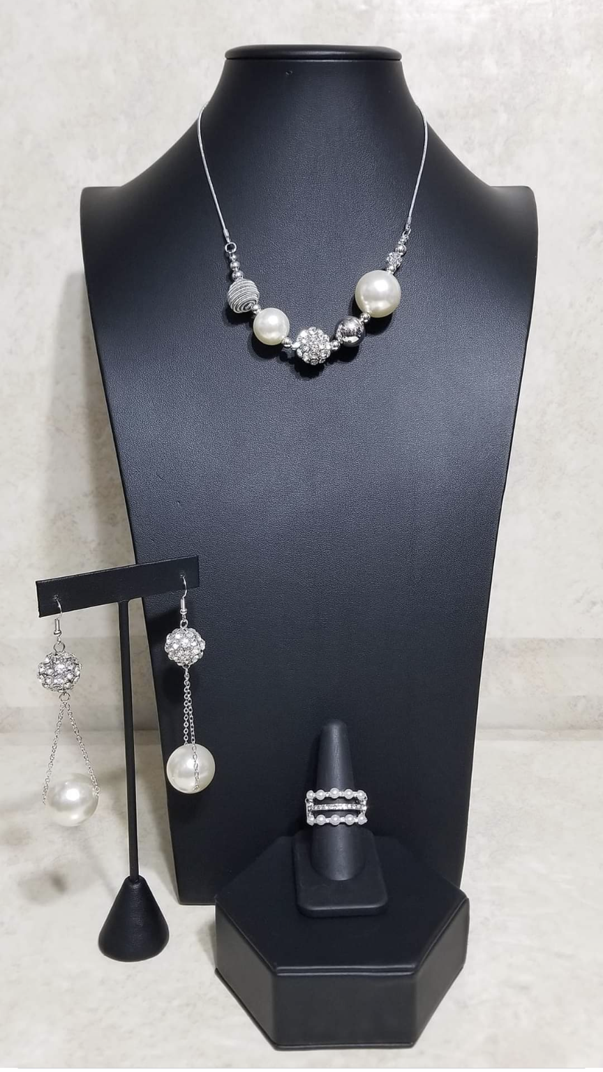 In my Pearls Paparazzi Accessories - VJ Bedazzled Jewelry